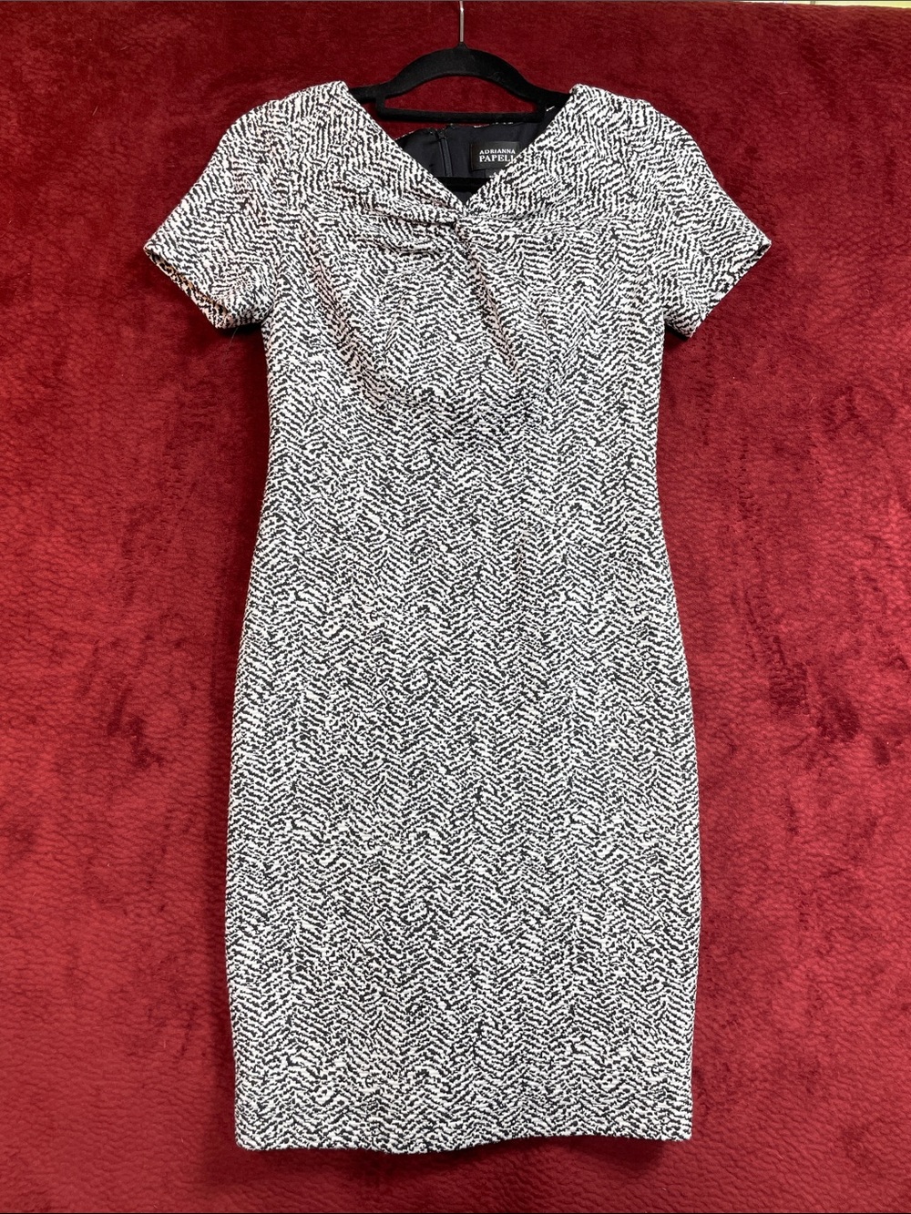 ❤️ Adrianna Papell Black & White Print Short Sleeve Knee-Length Sheath Dress, 4